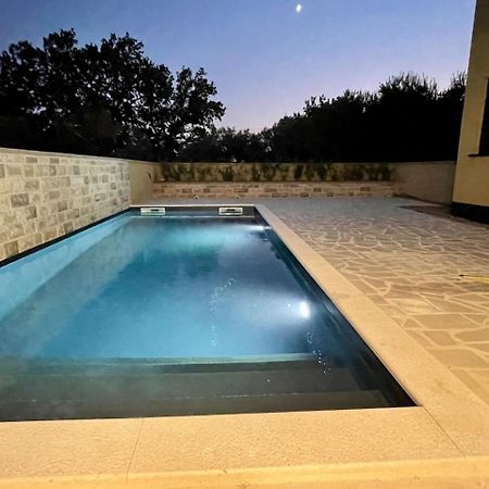 Ferienwohnung Mit Beheiztem Pool, 60 M Vom Strand Maslenica Buitenkant foto